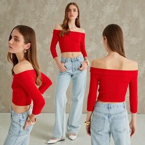 Dynamite Women's Red Ribbed Knit 3/4 Sleeves Off-The-Shoulder Crop Swrater Top